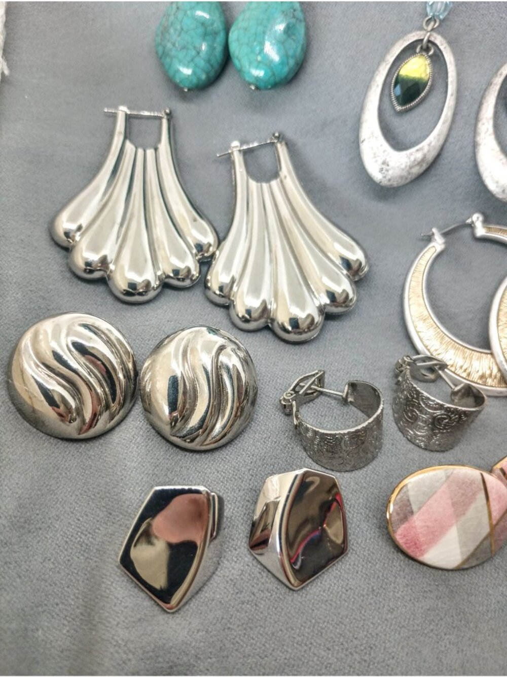 8 Vintage Earring Lot Lia Sophia ~ Dangles ~ Hoops ~ Mixed Metals & Styles - Picture 3 of 8